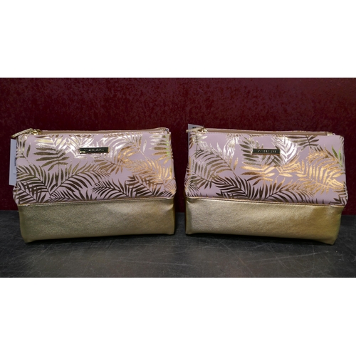 3132 - 2x 3-Section Tahari Cosmetic Case - Floral Print *Item is subject to VAT(319-531)