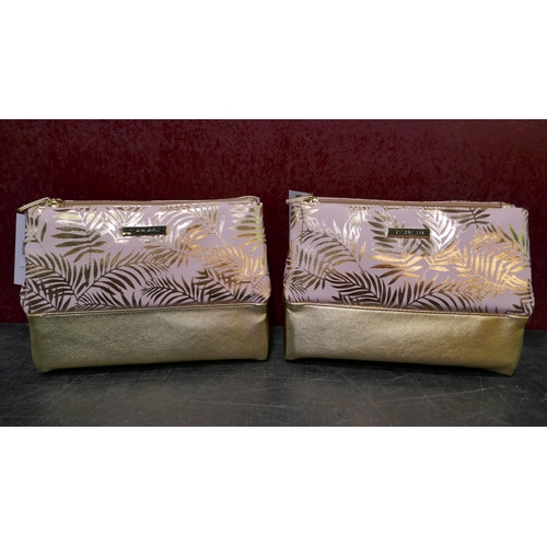 3133 - 2x 3-Section Tahari Cosmetic Case - Floral Print *Item is subject to VAT(319-532)