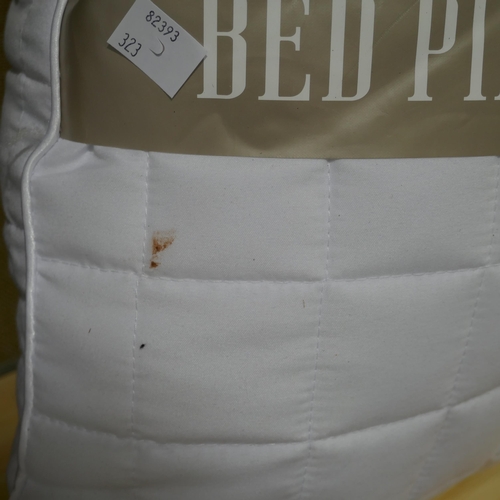 3181 - 3x Hotel Grand Shredded Memory Foam Pillows   (323-449,450) *This lot is subject to VAT