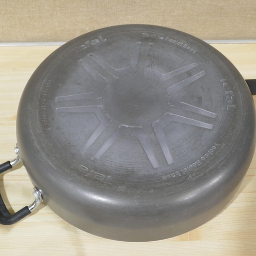 3197 - Tefal Deep Saute Pan 4.7L (323-349) *This lot is subject to VAT