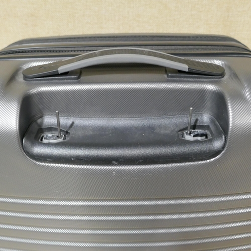 3207 - Skyway Denali Carry On Hardside Spinner Suitcase - Damaged Handle (323-328) *This lot is subject to ... 