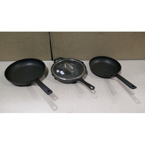 3286 - Kitchenaid Fry Pans, Tramontina Fry Pans (323-308,337) *This lot is subject to VAT