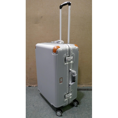 3329 - Swiss Military Luggage Case - Missing Wheel (323-173) *This lot is subject to VAT