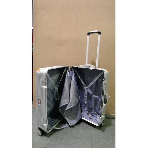 3329 - Swiss Military Luggage Case - Missing Wheel (323-173) *This lot is subject to VAT