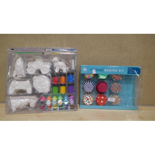 3339 - Paint Your Ceramics, Cupcake Baking Kit - Incomplete (323-416,526) *This lot is subject to VAT