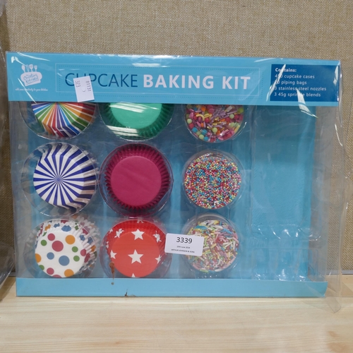 3339 - Paint Your Ceramics, Cupcake Baking Kit - Incomplete (323-416,526) *This lot is subject to VAT