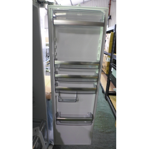 3137 - AEG Integrated Tower Fridge- Model no -SKE818E1DC, Original RRP £832.5 inc vat (448-115) *This lot i... 