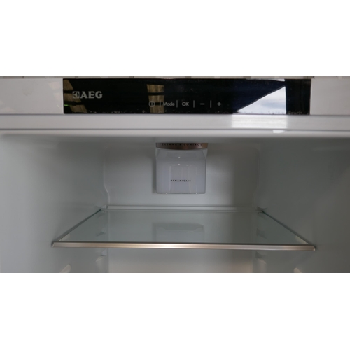 3049 - AEG Tower Fridge Section (Part of a side by side) - Model S93200KDMO (448-12) *This lot is subject t... 