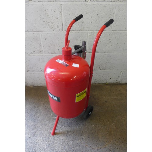 2346 - A Clarke 10 gallon (32ltr) pressurised sand blaster tank  (8063) * this lot is sold as scrap + VAT*