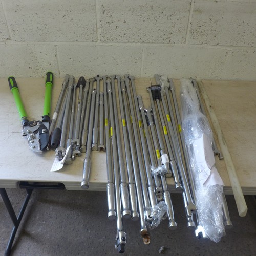 2348 - A quantity of Clarke breaker swivel bars (8057) * this lot is sold as scrap + VAT*