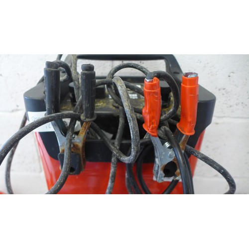 2351 - A Clarke Start N Charge WBC180 24v/121v heavy duty battery charger and three assorted trolley jacks ... 