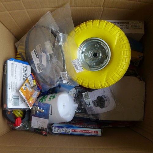 2366 - A box of Clarke return items including-  a Clarke 12v digital Tyre infiltrator, a Clarke air hammer ... 