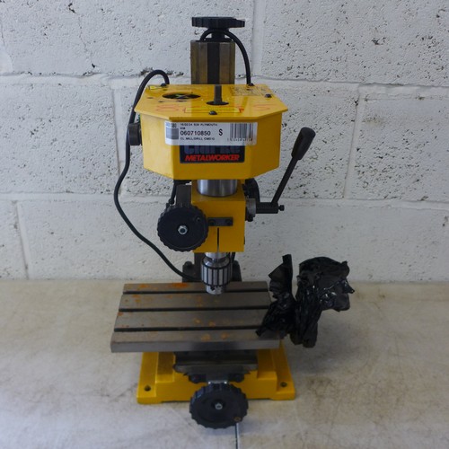 2369 - A Clarke Metalworker CMD19 bench milling machine (8035) * this lot is sold as scrap + VAT*