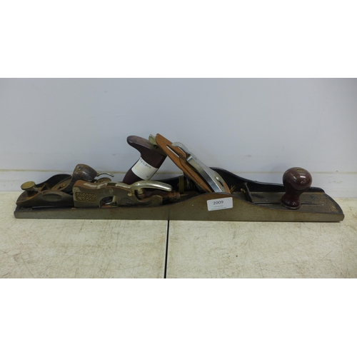 2009 - 3 wood planes including a Record No. 41 bull nose plane, Stanley USA made chariot plane and a Stanle... 