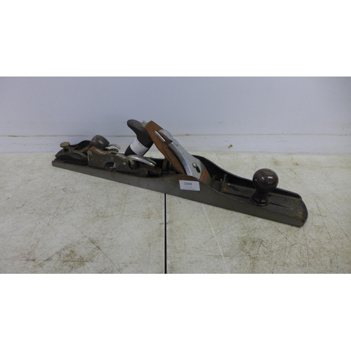 2009 - 3 wood planes including a Record No. 41 bull nose plane, Stanley USA made chariot plane and a Stanle... 