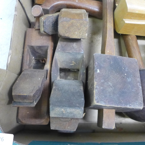 2026 - A box of vintage block planes and molding planes - including two Marples planes, a mortise gauge and... 