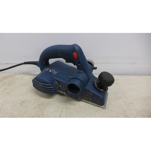 2033 - A Bosch GHO-26-82 electric planer, Stanley No. 3 manual bench plain - with box, and a Silverline pip... 