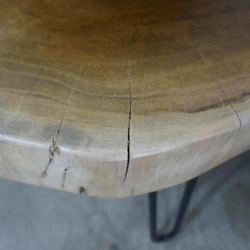 1379 - A tree trunk cross section coffee/lamp table  *This lot is subject to VAT