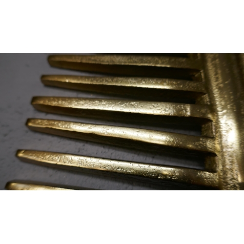 1408 - A large gold metal comb