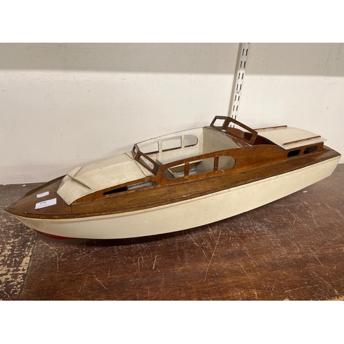 370 - A model speed boat