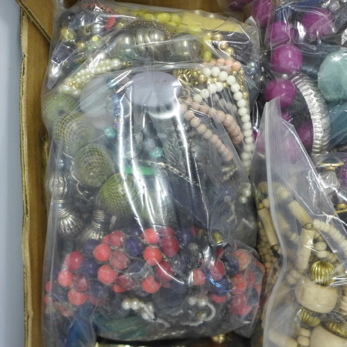 2078 - 5 Bags of jewellery