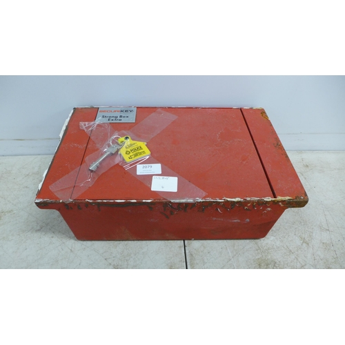 2079 - A Securikey Strong Box Extra heavy duty floor safe - with key