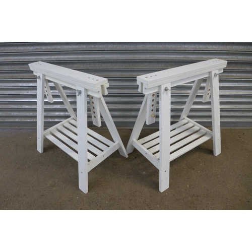 2186 - A pair of wooden trestle table stands