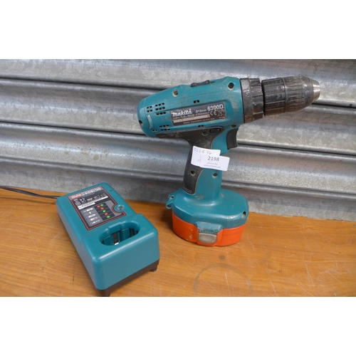 2198 - A Makita 6390D, 18V cordless drill with battery, a Makita DC1804T 18V battery charger and a Doeworks... 