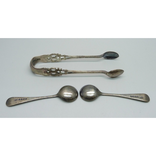 1020 - A pair of silver sugar bows and a pair of Victorian silver condiment spoons, 36g