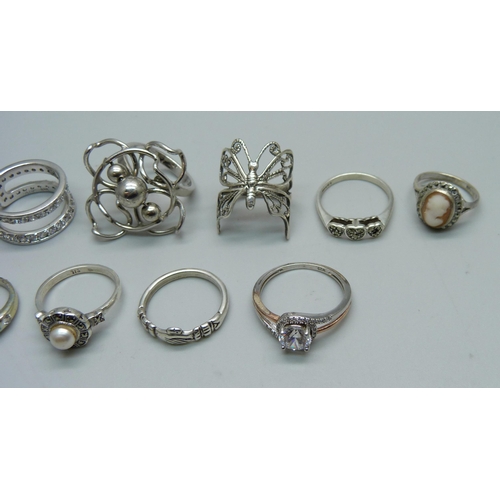 1026 - Eleven silver rings, 38.6g