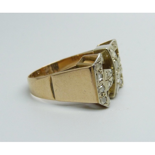 1027 - An 18ct gold Art Deco ring set with 24 mine cut diamonds, estimated 1.5ct weight, 6.1g, Q