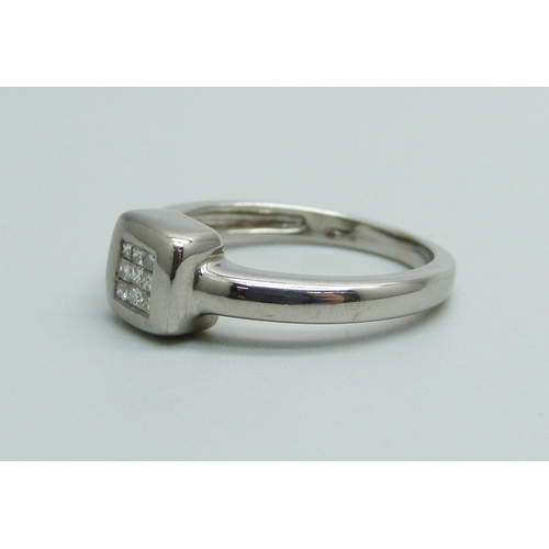 1043 - An 18ct white gold and nine stone diamond ring, 4.1g, L