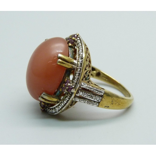 1044 - A silver gilt, peach moonstone and diamond ring, Q