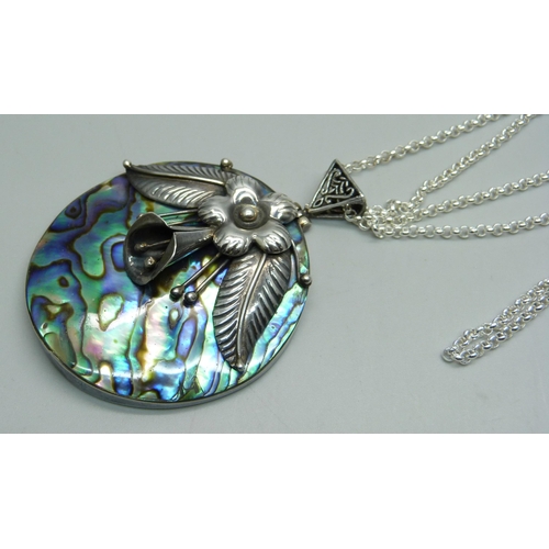 1062 - A silver mounted abalone pendant and chain