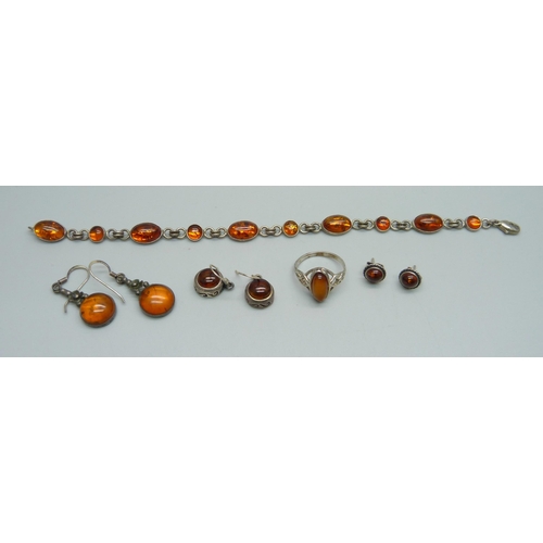 1063 - Silver and amber set jewellery