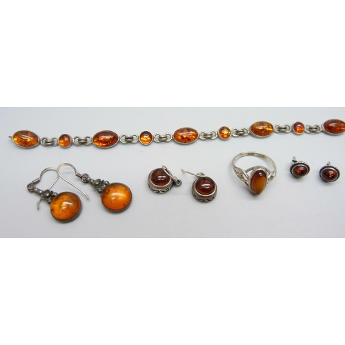 1063 - Silver and amber set jewellery