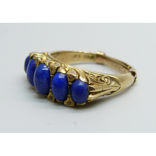 1065 - A 9ct gold ring set with five cabochon lapis lazuli stones, 5.8g, O