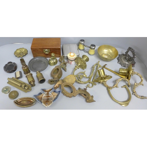 1152 - Brass sconces, etc. **PLEASE NOTE THIS LOT IS NOT ELIGIBLE FOR IN-HOUSE POSTING AND PACKING**