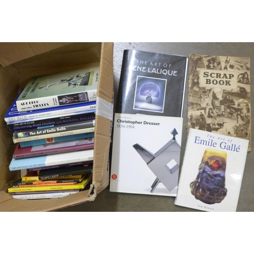 1158 - A box of books including The Art of Rene Lalique, Patricia Bayer and Mark Waller, Moorcroft, Galle, ... 