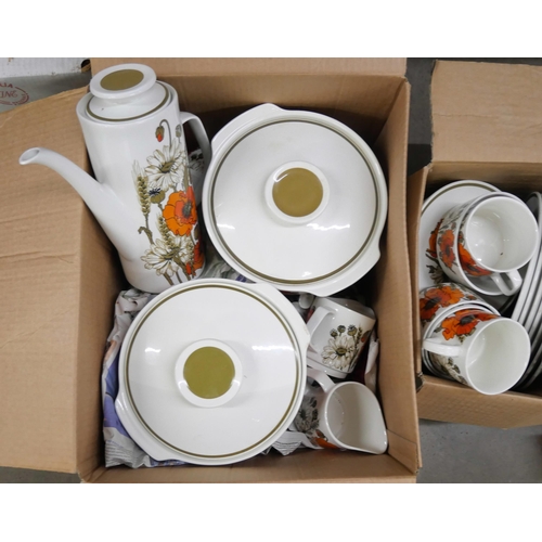 1169 - Two boxes of china, J&G Meakin Poppy **PLEASE NOTE THIS LOT IS NOT ELIGIBLE FOR IN-HOUSE POSTING AND... 