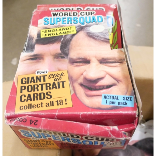 1174 - Football Topps World Cup players faces, inc. two retail boxes, England & Scotland players, with plas... 