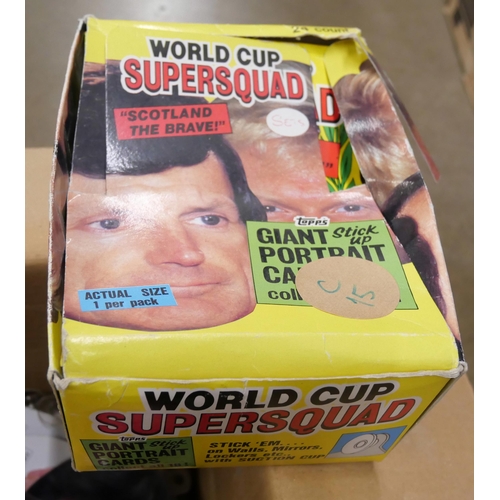 1174 - Football Topps World Cup players faces, inc. two retail boxes, England & Scotland players, with plas... 