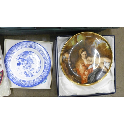 1189 - A box of mixed china including a Lladro figure, a/f, china plates, Coalport, Wedgwood Jasperware, ma... 