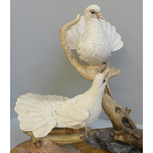 601 - A Country Artists Fantail Doves, 472/500, boxed, one other figure of doves, a Border Fine Arts Ray A... 