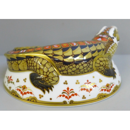 628 - A Royal Crown Derby crocodile paperweight, exclusive gold signature edition for The Guild of Special... 