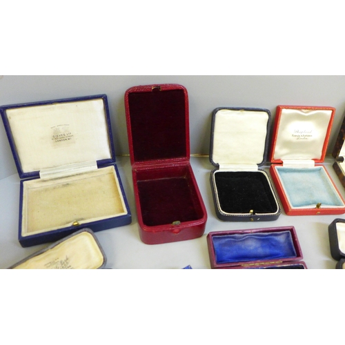 631 - A collection of vintage jewellery boxes