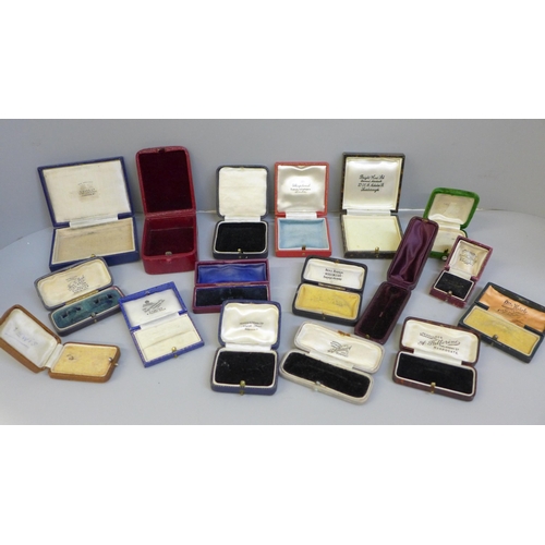 631 - A collection of vintage jewellery boxes