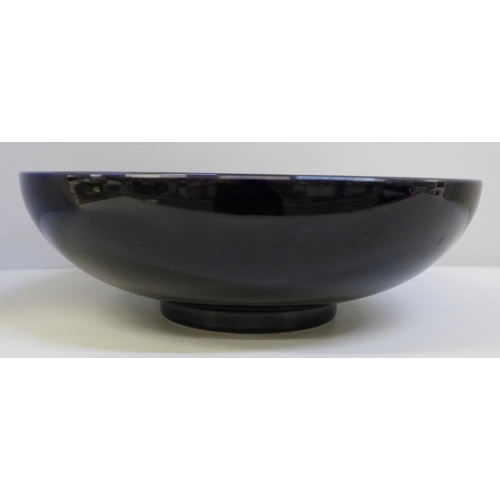 633 - A Moorcroft Anemone pottery fruit bowl, 26.5cm