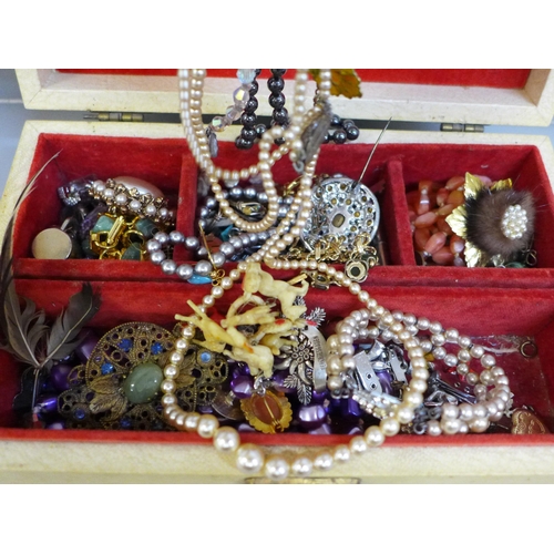 652 - A jewellery box and costume jewellery