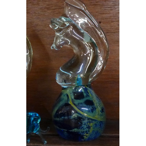 654 - A collection of glass horses and two Mdina glass seahorses (7) **PLEASE NOTE THIS LOT IS NOT ELIGIBL... 